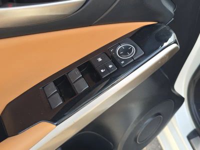 2018 Lexus IS — photo 19 view