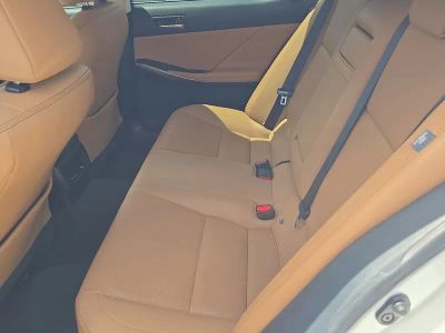 2018 Lexus IS — photo 16 view