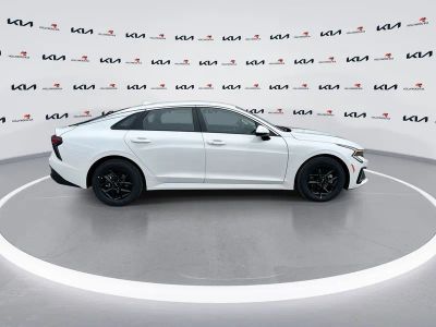 2026 Kia K5 — photo 9 view