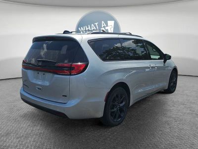 2023 Chrysler Pacifica — rear three-quarter view