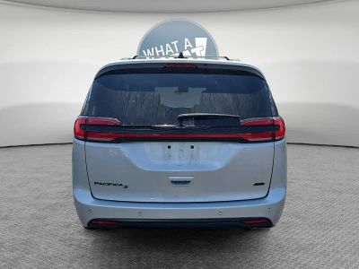 2023 Chrysler Pacifica — detail view