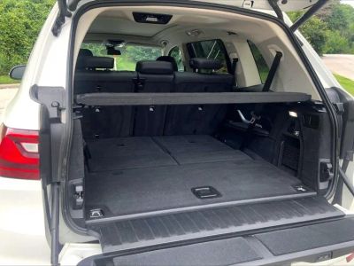 2022 BMW X7 — interior view