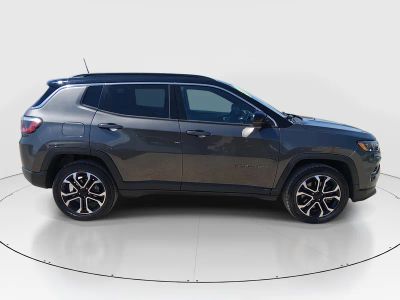 2023 Jeep Compass — photo 8 view