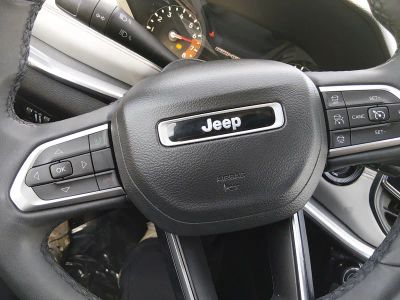 2023 Jeep Compass — photo 12 view
