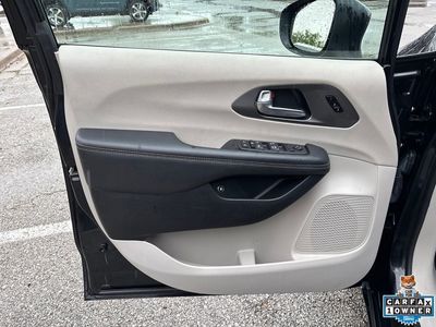 2023 Chrysler Pacifica Hybrid - Photo 48