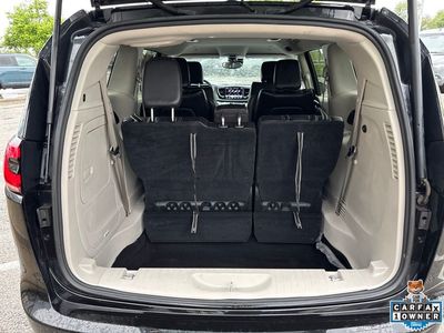 2023 Chrysler Pacifica Hybrid - Photo 3