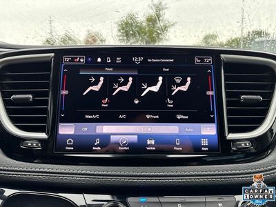 2023 Chrysler Pacifica Hybrid - Photo 4