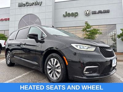 2023 Chrysler Pacifica Hybrid - Photo 1