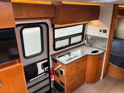2018 Leisure Travel Vans UNITY — photo 11 view