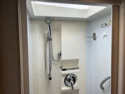 2018 Leisure Travel Vans UNITY — photo 19 view
