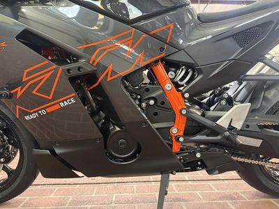 2026 KTM 990 RC R - Photo 11