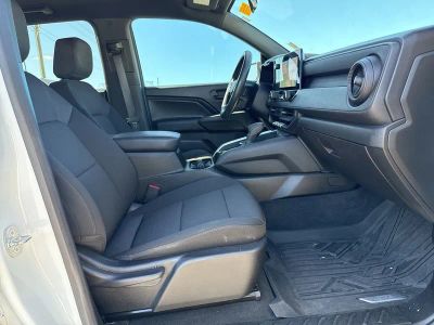 2023 Chevrolet Colorado — photo 10 view