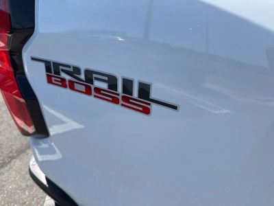 2023 Chevrolet Colorado — photo 12 view