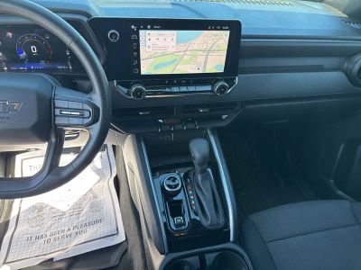 2023 Chevrolet Colorado — photo 8 view