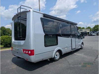 2025 Leisure Travel Vans Wonder — detail view