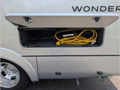 2025 Leisure Travel Vans Wonder — photo 11 view