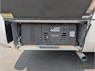 2025 Leisure Travel Vans Wonder — photo 13 view