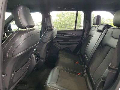 2023 Jeep Grand Cherokee — photo 9 view