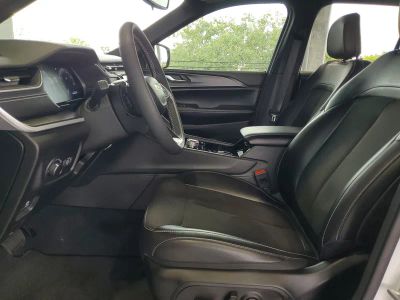 2023 Jeep Grand Cherokee — photo 18 view