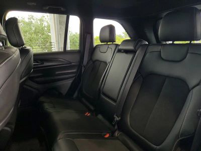 2023 Jeep Grand Cherokee — photo 8 view