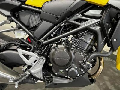 2025 Honda CB300R - Photo 13
