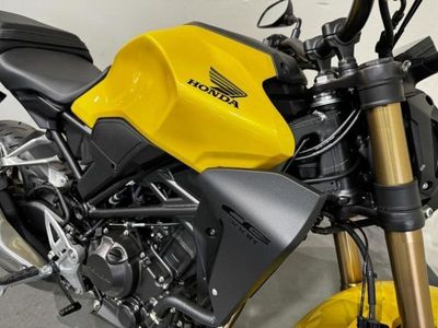 2025 Honda CB300R - Photo 12