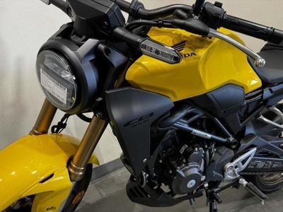 2025 Honda CB300R - Photo 10
