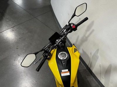 2025 Honda CB300R - Photo 11
