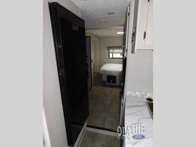 2024 Coachmen RV Freelander - Photo 17