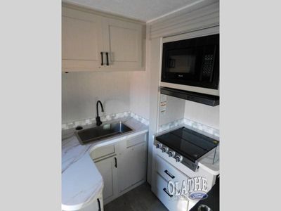 2024 Coachmen RV Freelander - Photo 16
