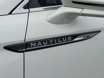 2022 Lincoln Nautilus - Photo 9