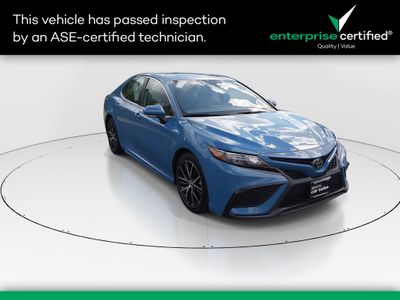 2024 Toyota Camry SE Auto — front three-quarter view