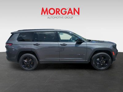 2023 Jeep Grand Cherokee L — interior view
