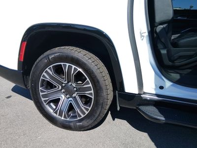 2024 Jeep Wagoneer L — photo 10 view