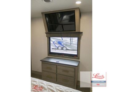 2025 Montana 3532SP — photo 25 view