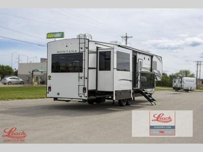 2025 Montana 3532SP — photo 8 view