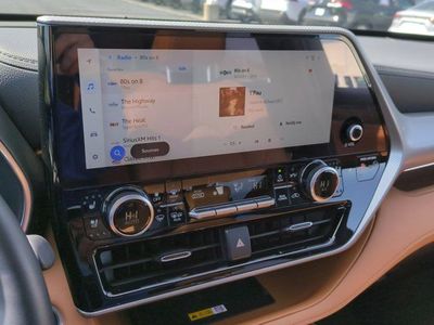 2025 Toyota Highlander Hybrid - Photo 12