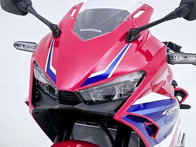 2025 Honda CBR500R - Photo 10