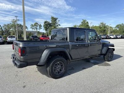 2026 Jeep Gladiator — side profile view
