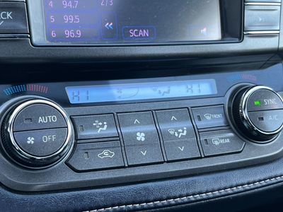 2013 Toyota RAV4 - Photo 21