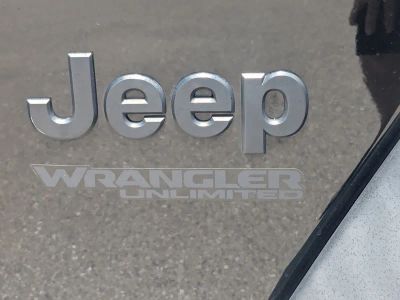 2022 Jeep Wrangler — photo 16 view
