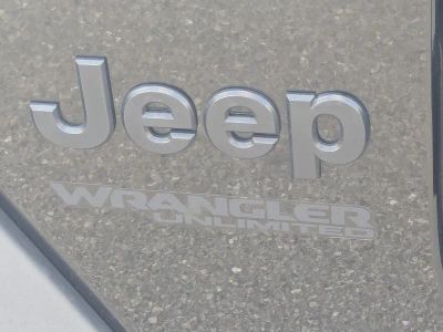 2022 Jeep Wrangler — photo 17 view