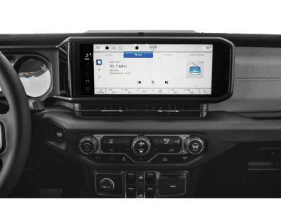 2024 Jeep Wrangler — photo 12 view