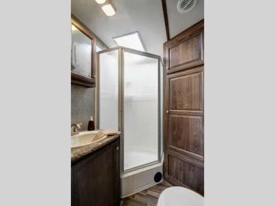 2018 Keystone RV Cougar — engine compartment view
