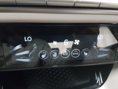 2025 Genesis G70 — photo 18 view