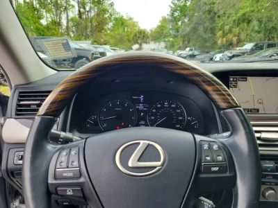 2015 Lexus LS — photo 16 view
