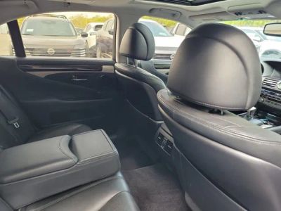2015 Lexus LS — photo 29 view