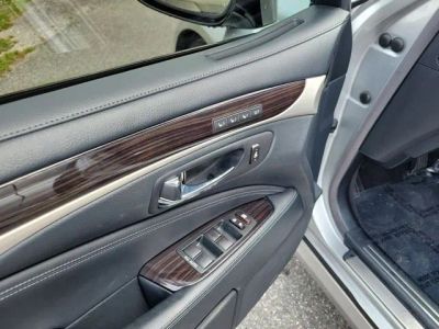 2015 Lexus LS — photo 9 view