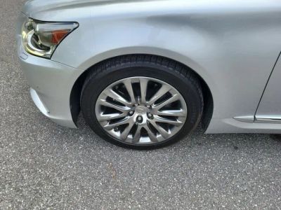 2015 Lexus LS — detail view