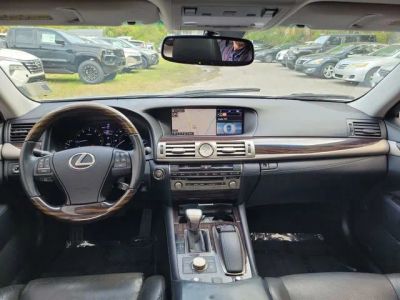 2015 Lexus LS — photo 24 view